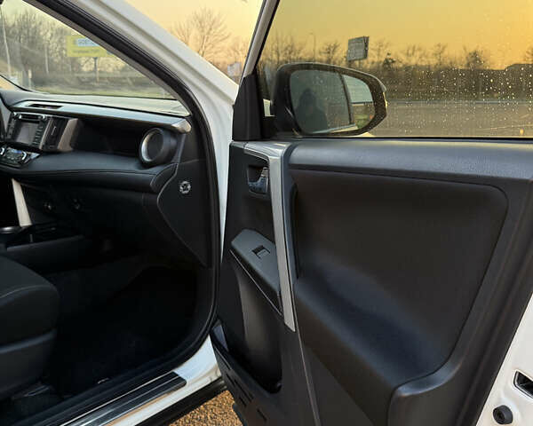 Белый Тойота РАВ 4, объемом двигателя 2.23 л и пробегом 193 тыс. км за 16750 $, фото 23 на Automoto.ua