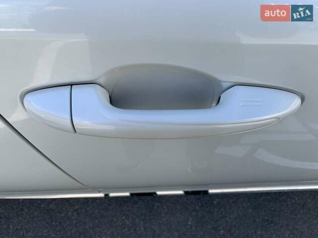 Белый Тойота РАВ 4, объемом двигателя 2.5 л и пробегом 139 тыс. км за 19000 $, фото 15 на Automoto.ua