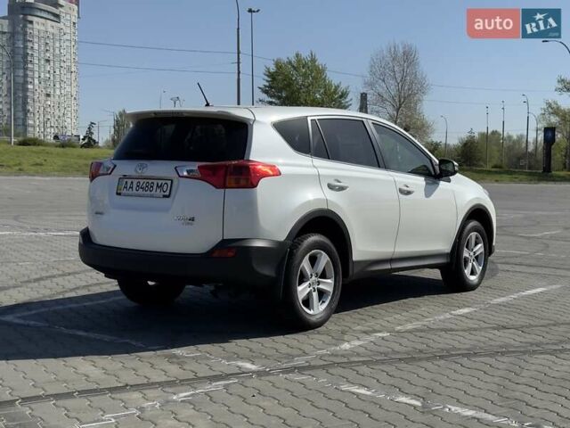 Тойота РАВ 4 2013 в Киеве на Automoto.ua Белый Тойота РАВ 4, объемом двигателя 2.5 л и пробегом 133 тыс. км за 22500 $, фото 6 на Automoto.ua