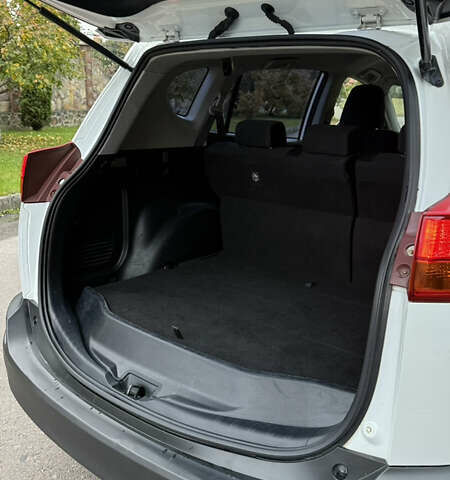 Білий Тойота РАВ 4, об'ємом двигуна 1.99 л та пробігом 320 тис. км за 14900 $, фото 16 на Automoto.ua