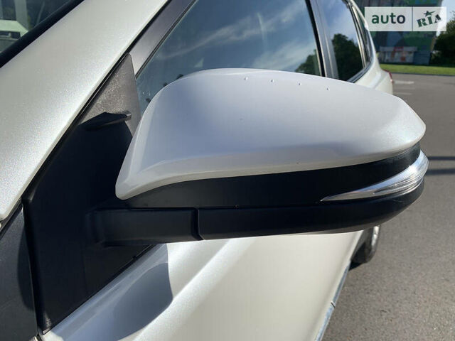 Тойота РАВ 4 2013 в Харькове на Automoto.ua Белый Тойота РАВ 4, объемом двигателя 2.5 л и пробегом 139 тыс. км за 20500 $, фото 2 на Automoto.ua