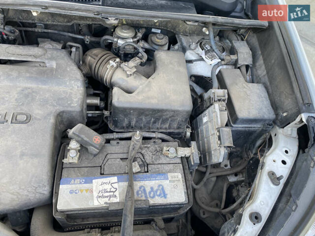 Білий Тойота РАВ 4, об'ємом двигуна 2.23 л та пробігом 158 тис. км за 15400 $, фото 13 на Automoto.ua