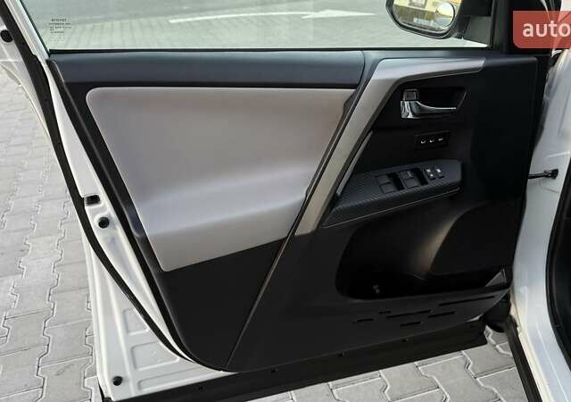 Тойота РАВ 4 2013 в Тернополе на Automoto.ua Белый Тойота РАВ 4, объемом двигателя 2.49 л и пробегом 169 тыс. км за 15999 $, фото 17 на Automoto.ua