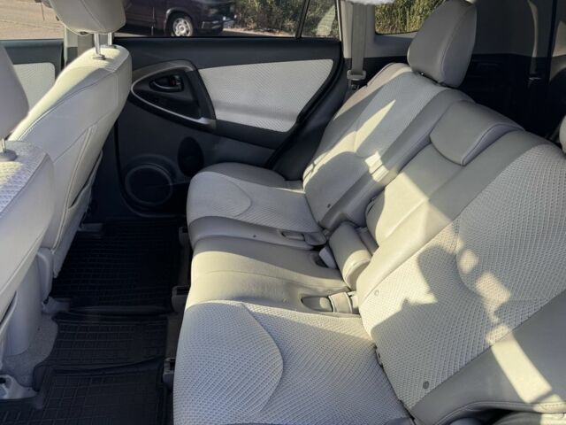 Білий Тойота РАВ 4, об'ємом двигуна 0 л та пробігом 158 тис. км за 9400 $, фото 10 на Automoto.ua