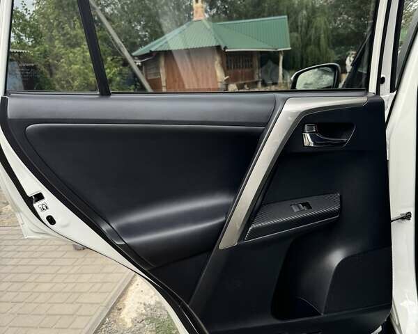 Белый Тойота РАВ 4, объемом двигателя 2.49 л и пробегом 98 тыс. км за 22500 $, фото 31 на Automoto.ua