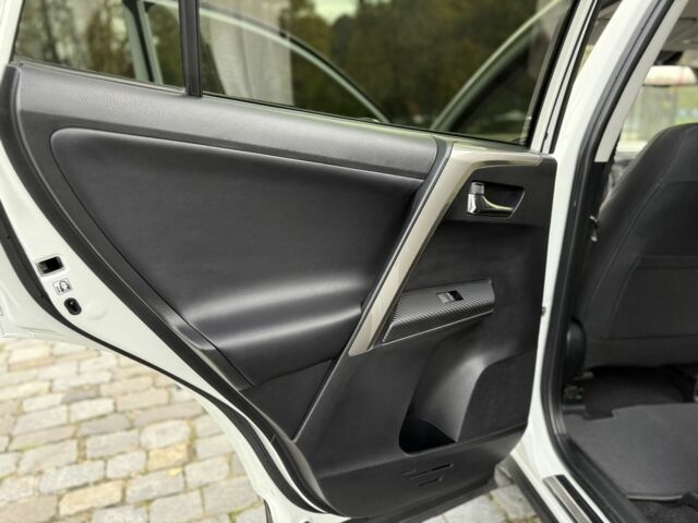 Белый Тойота РАВ 4, объемом двигателя 2 л и пробегом 96 тыс. км за 17800 $, фото 16 на Automoto.ua