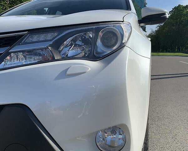 Тойота РАВ 4 2013 в Харькове на Automoto.ua Белый Тойота РАВ 4, объемом двигателя 2.5 л и пробегом 139 тыс. км за 20500 $, фото 6 на Automoto.ua