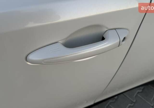 Тойота РАВ 4 2013 в Тернополе на Automoto.ua Белый Тойота РАВ 4, объемом двигателя 2.49 л и пробегом 169 тыс. км за 15999 $, фото 15 на Automoto.ua