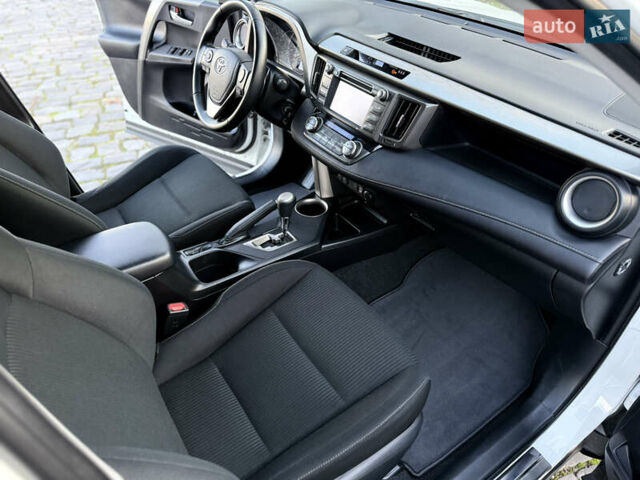 Белый Тойота РАВ 4, объемом двигателя 2 л и пробегом 98 тыс. км за 18200 $, фото 38 на Automoto.ua