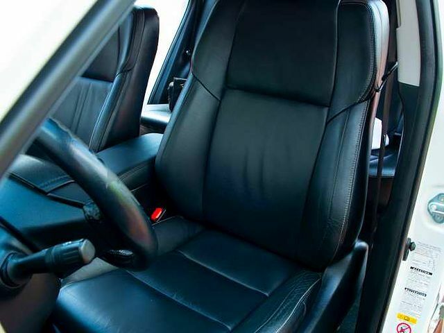 Белый Тойота РАВ 4, объемом двигателя 2.5 л и пробегом 92 тыс. км за 18500 $, фото 6 на Automoto.ua