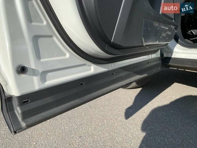 Белый Тойота РАВ 4, объемом двигателя 2.5 л и пробегом 139 тыс. км за 19000 $, фото 19 на Automoto.ua