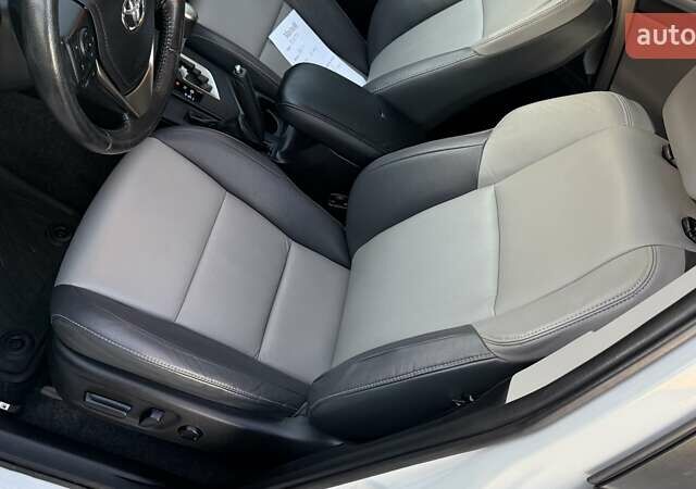 Тойота РАВ 4 2013 в Тернополе на Automoto.ua Белый Тойота РАВ 4, объемом двигателя 2.49 л и пробегом 169 тыс. км за 15999 $, фото 19 на Automoto.ua