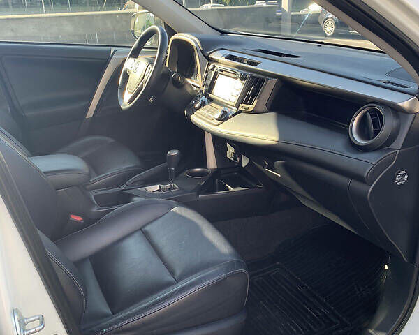 Тойота РАВ 4 2013 в Харькове на Automoto.ua Белый Тойота РАВ 4, объемом двигателя 2.5 л и пробегом 139 тыс. км за 20500 $, фото 10 на Automoto.ua