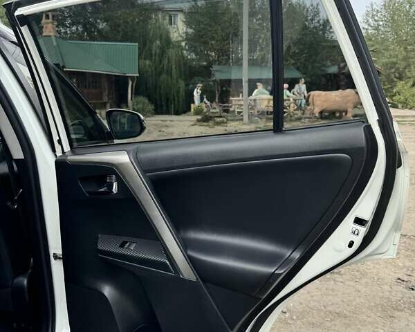 Белый Тойота РАВ 4, объемом двигателя 2.49 л и пробегом 98 тыс. км за 22500 $, фото 35 на Automoto.ua