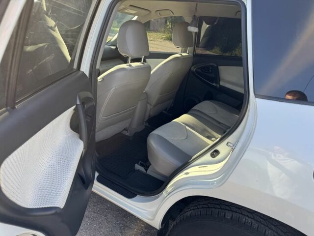 Білий Тойота РАВ 4, об'ємом двигуна 0 л та пробігом 158 тис. км за 9400 $, фото 12 на Automoto.ua