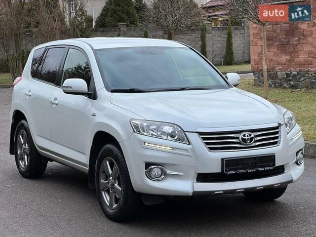 Білий Тойота РАВ 4, об'ємом двигуна 2.23 л та пробігом 199 тис. км за 14300 $, фото 2 на Automoto.ua