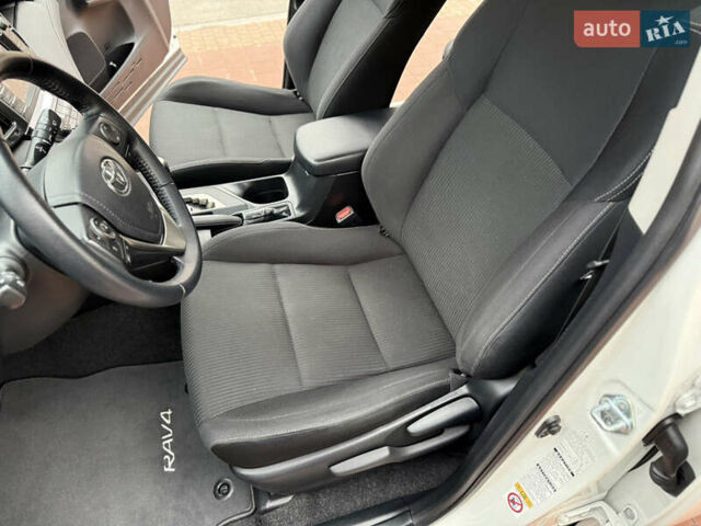 Белый Тойота РАВ 4, объемом двигателя 2.5 л и пробегом 79 тыс. км за 19200 $, фото 49 на Automoto.ua