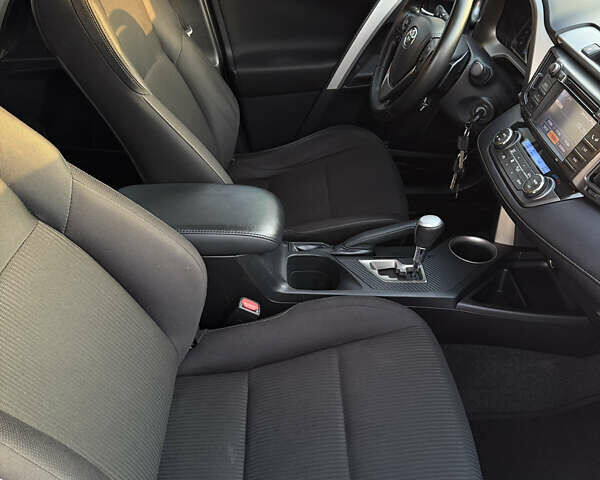 Белый Тойота РАВ 4, объемом двигателя 2.23 л и пробегом 193 тыс. км за 16750 $, фото 32 на Automoto.ua