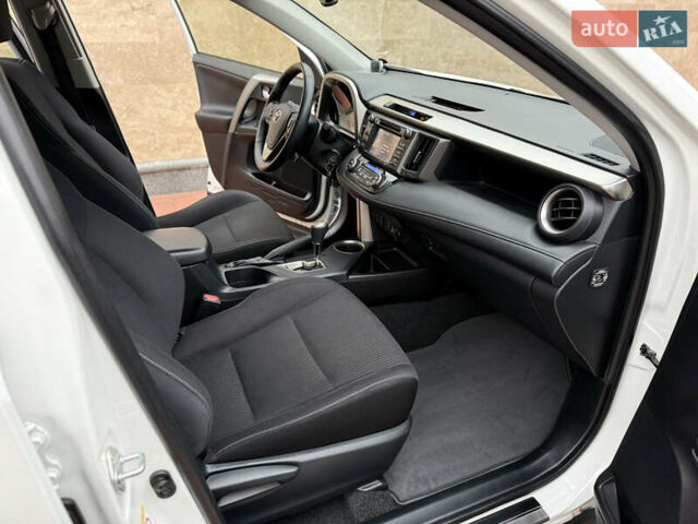 Белый Тойота РАВ 4, объемом двигателя 2.5 л и пробегом 79 тыс. км за 19200 $, фото 38 на Automoto.ua