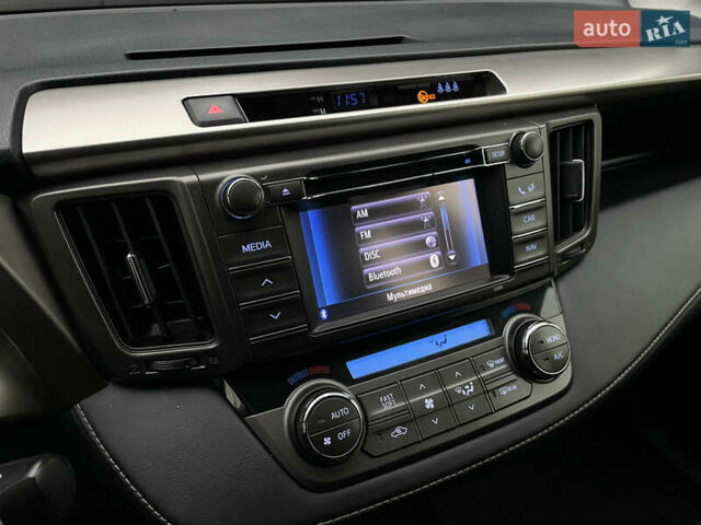 Белый Тойота РАВ 4, объемом двигателя 2.5 л и пробегом 250 тыс. км за 14000 $, фото 25 на Automoto.ua