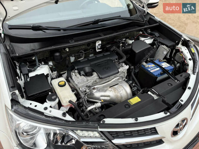 Белый Тойота РАВ 4, объемом двигателя 2.5 л и пробегом 79 тыс. км за 19200 $, фото 70 на Automoto.ua