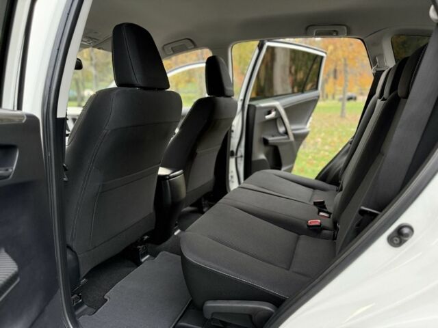 Белый Тойота РАВ 4, объемом двигателя 2 л и пробегом 96 тыс. км за 17800 $, фото 17 на Automoto.ua