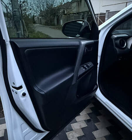 Белый Тойота РАВ 4, объемом двигателя 2.49 л и пробегом 252 тыс. км за 15500 $, фото 31 на Automoto.ua