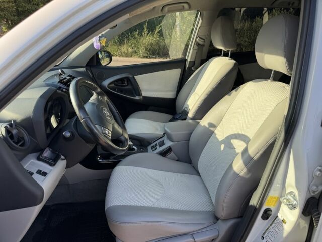 Білий Тойота РАВ 4, об'ємом двигуна 0 л та пробігом 158 тис. км за 9400 $, фото 3 на Automoto.ua