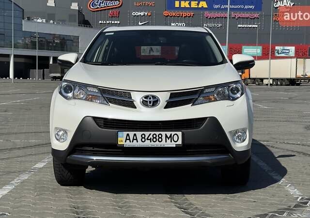 Тойота РАВ 4 2013 в Киеве на Automoto.ua Белый Тойота РАВ 4, объемом двигателя 2.5 л и пробегом 133 тыс. км за 22500 $, фото 2 на Automoto.ua