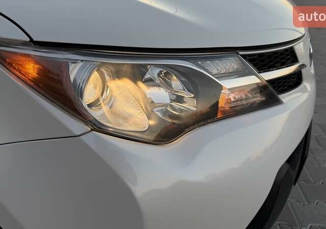 Тойота РАВ 4 2013 в Тернополе на Automoto.ua Белый Тойота РАВ 4, объемом двигателя 2.49 л и пробегом 169 тыс. км за 15999 $, фото 12 на Automoto.ua