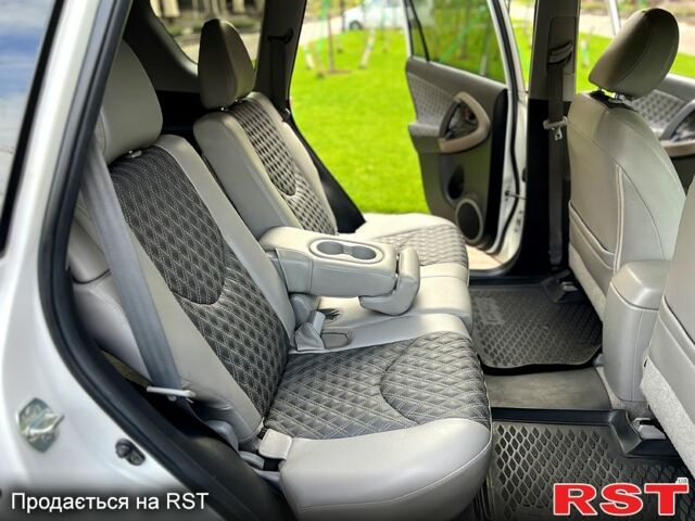 Белый Тойота РАВ 4, объемом двигателя 0 л и пробегом 165 тыс. км за 9200 $, фото 5 на Automoto.ua