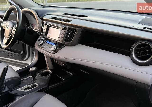 Тойота РАВ 4 2013 в Тернополе на Automoto.ua Белый Тойота РАВ 4, объемом двигателя 2.49 л и пробегом 169 тыс. км за 15999 $, фото 36 на Automoto.ua