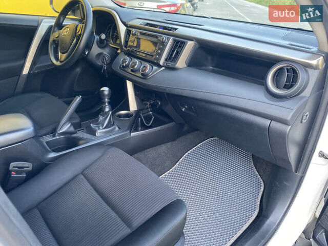 Білий Тойота РАВ 4, об'ємом двигуна 2.23 л та пробігом 158 тис. км за 15400 $, фото 29 на Automoto.ua