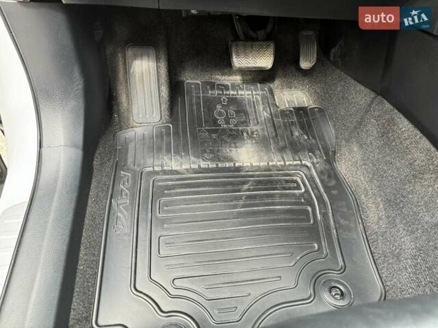 Белый Тойота РАВ 4, объемом двигателя 2.49 л и пробегом 98 тыс. км за 22500 $, фото 20 на Automoto.ua