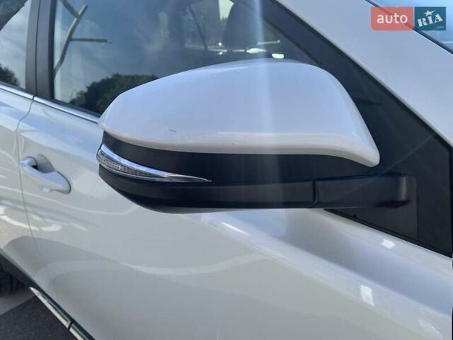 Белый Тойота РАВ 4, объемом двигателя 2.5 л и пробегом 139 тыс. км за 19000 $, фото 9 на Automoto.ua