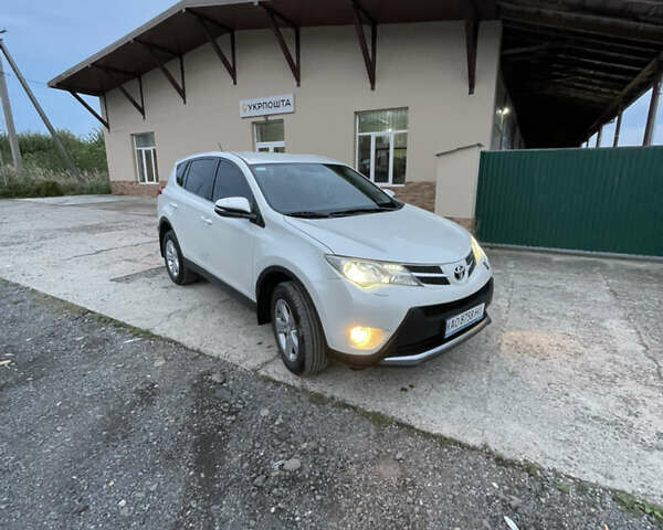 Белый Тойота РАВ 4, объемом двигателя 2.23 л и пробегом 220 тыс. км за 19900 $, фото 1 на Automoto.ua
