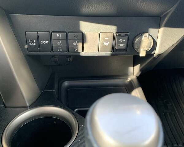 Белый Тойота РАВ 4, объемом двигателя 2.5 л и пробегом 139 тыс. км за 19000 $, фото 24 на Automoto.ua