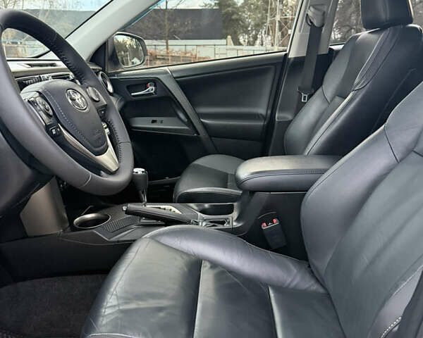 Білий Тойота РАВ 4, об'ємом двигуна 2.5 л та пробігом 195 тис. км за 17300 $, фото 23 на Automoto.ua