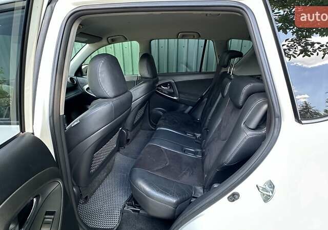 Білий Тойота РАВ 4, об'ємом двигуна 2.23 л та пробігом 199 тис. км за 14300 $, фото 15 на Automoto.ua