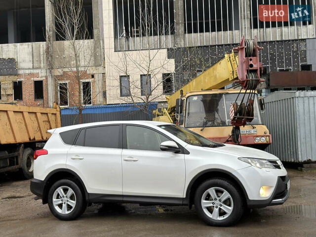 Белый Тойота РАВ 4, объемом двигателя 2.23 л и пробегом 250 тыс. км за 16300 $, фото 1 на Automoto.ua