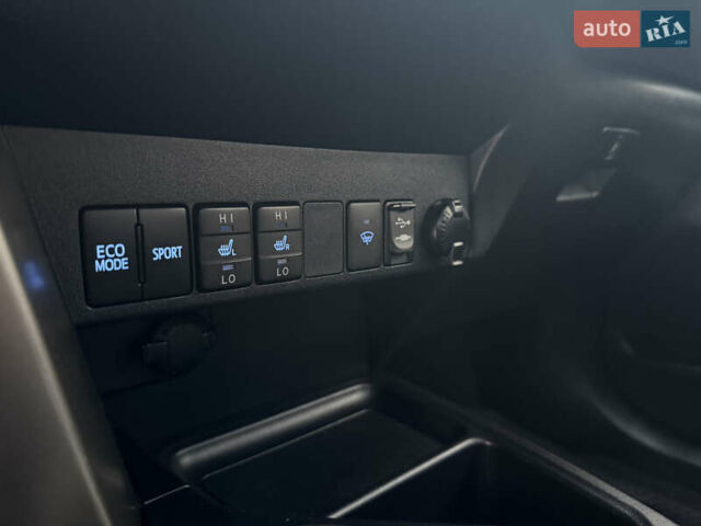 Білий Тойота РАВ 4, об'ємом двигуна 2.5 л та пробігом 195 тис. км за 17300 $, фото 21 на Automoto.ua