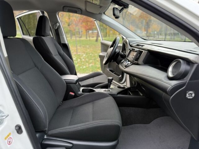 Белый Тойота РАВ 4, объемом двигателя 2 л и пробегом 96 тыс. км за 17800 $, фото 12 на Automoto.ua