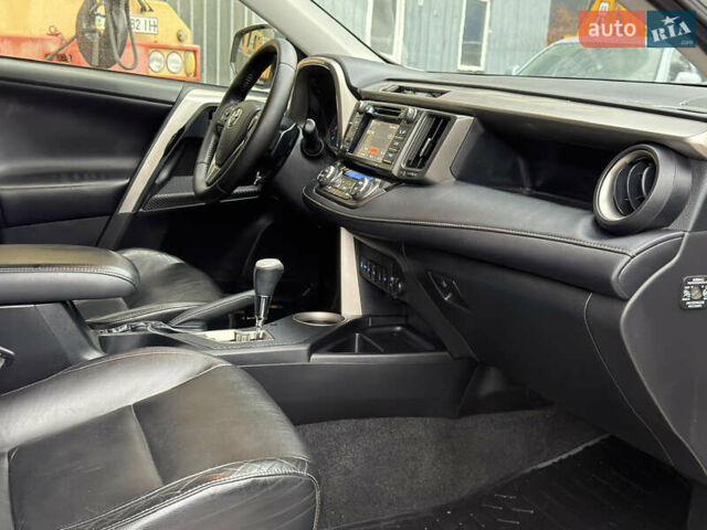 Белый Тойота РАВ 4, объемом двигателя 2.23 л и пробегом 250 тыс. км за 16300 $, фото 7 на Automoto.ua