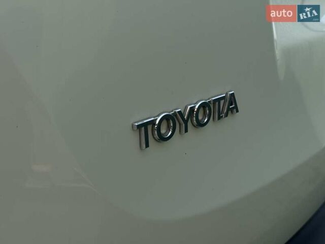 Белый Тойота РАВ 4, объемом двигателя 2.23 л и пробегом 182 тыс. км за 14500 $, фото 18 на Automoto.ua
