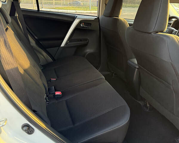 Белый Тойота РАВ 4, объемом двигателя 2.23 л и пробегом 193 тыс. км за 16750 $, фото 21 на Automoto.ua