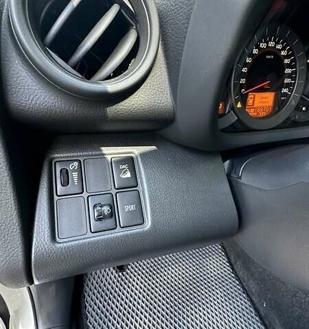 Білий Тойота РАВ 4, об'ємом двигуна 2.23 л та пробігом 199 тис. км за 14300 $, фото 11 на Automoto.ua