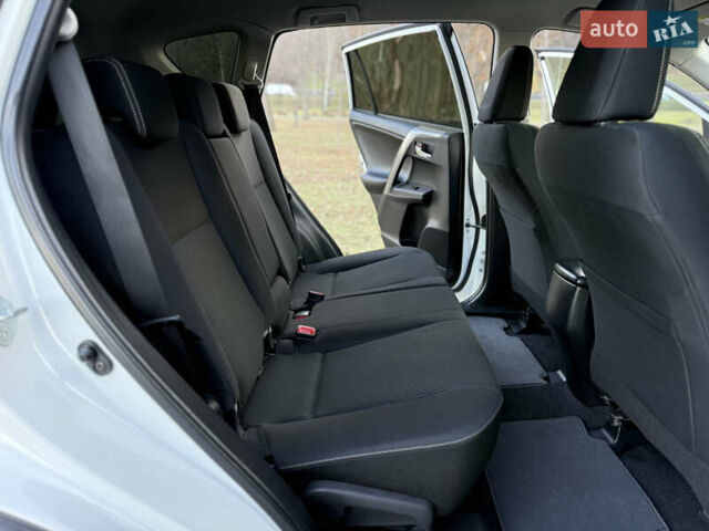 Белый Тойота РАВ 4, объемом двигателя 2 л и пробегом 98 тыс. км за 18200 $, фото 29 на Automoto.ua