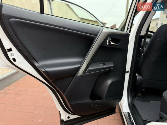 Белый Тойота РАВ 4, объемом двигателя 2.5 л и пробегом 79 тыс. км за 19200 $, фото 43 на Automoto.ua