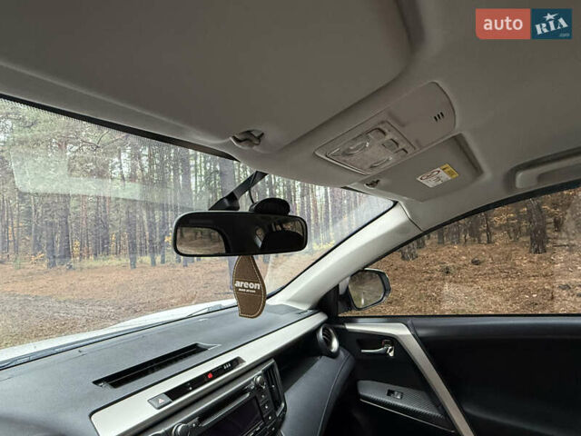 Тойота РАВ 4 2013 у Києві на Automoto.ua Білий Тойота РАВ 4, об'ємом двигуна 2 л та пробігом 192 тис. км за 16800 $, фото 31 на Automoto.ua