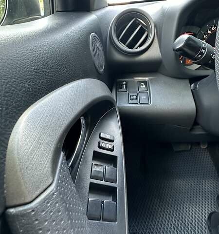 Білий Тойота РАВ 4, об'ємом двигуна 2.23 л та пробігом 199 тис. км за 14300 $, фото 10 на Automoto.ua